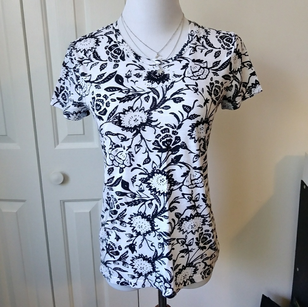 Floral vines black & white chic tee